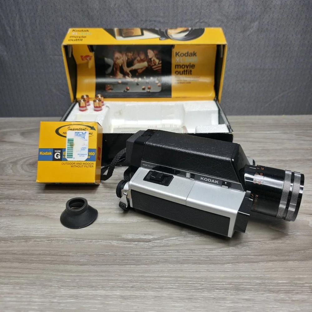 VINTAGE Kodak XL342 Movie Camera CAT 110 1856 UNTESTED Beautiful Collection Add
